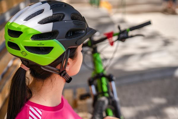 Cycling Helmet Buying Guide 2026: MIPS, Fit and VT Ratings